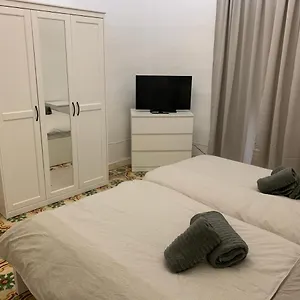 2 Bedroom In The Centre Of , La Valeta Malta