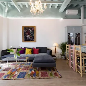 3 Independientes En Casa Palacio , San Fernando España